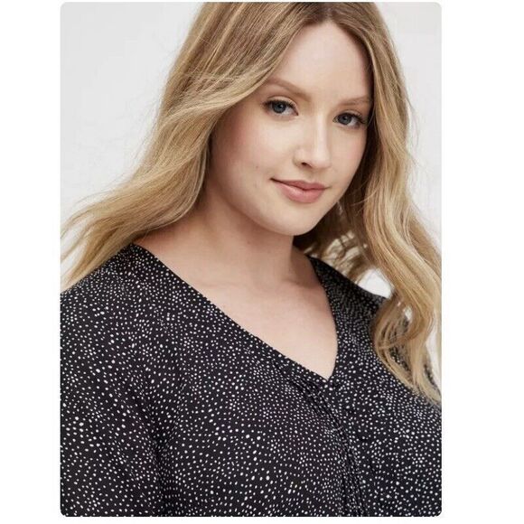 Torrid Black Polka Dot Georgette Pintuck Button-Front Blouse Size 5X - Picture 2 of 13